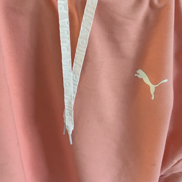 ⭐️ Firm Price ⭐️ NWOT Puma XL cropped hoodie - Picture 5 of 7